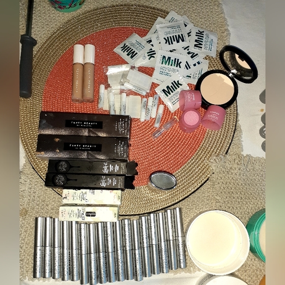 Milk mini 3 in a set hydro primer, milk mascara, and milk lip and cheek duo mini - Picture 3 of 3